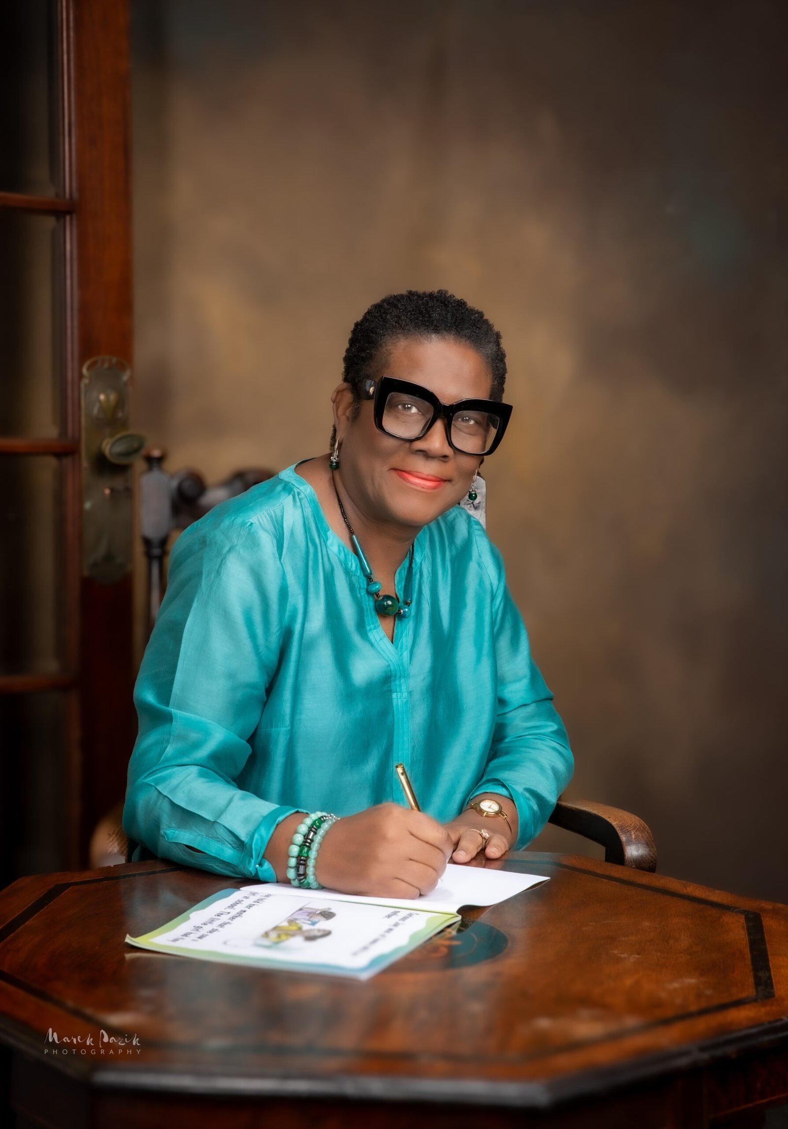 Dr. Pearnel Bell – Author & Consultant Clinical Psychologist